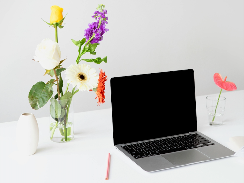 Fresh flowers to renew your office space